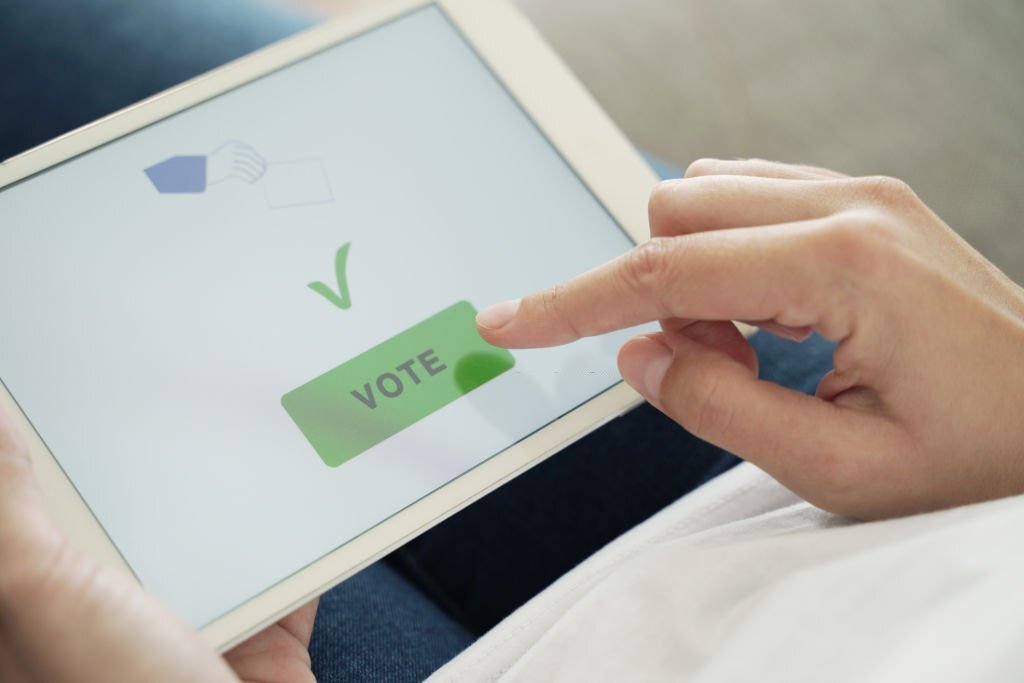 Elegir entre votación electrónica o votación tradicional